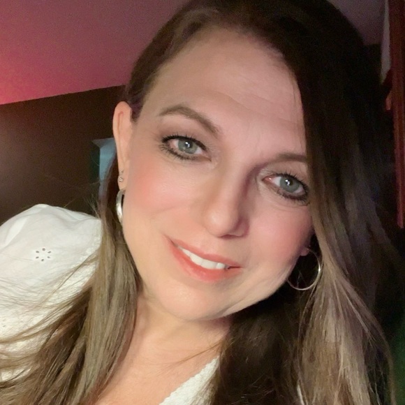 Meet your Posher, Elizabeth - Picture 2 of 3